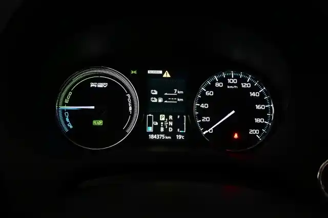 Musta Maastoauto, Mitsubishi Outlander – ETE-977