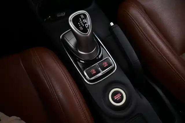 Musta Maastoauto, Mitsubishi Outlander – ETE-977