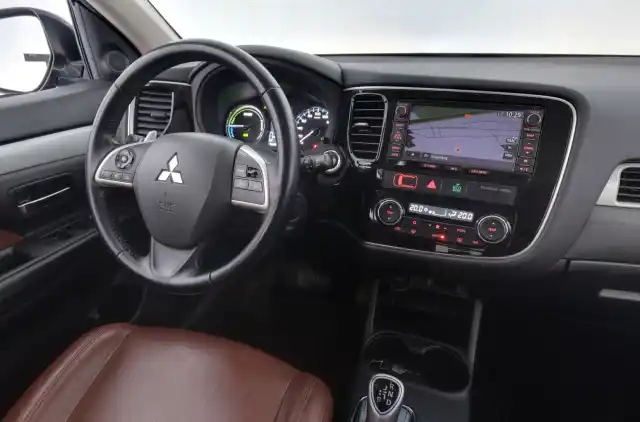 Musta Maastoauto, Mitsubishi Outlander – ETE-977