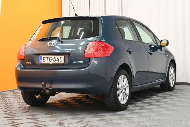 Sininen Viistoperä, Toyota Auris – ETG-540