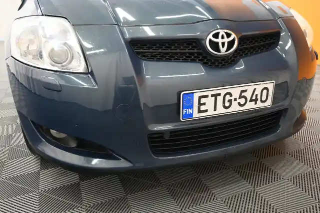 Sininen Viistoperä, Toyota Auris – ETG-540