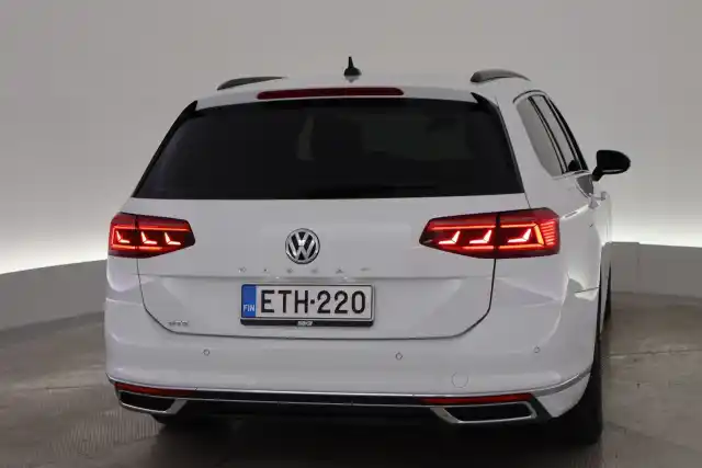 Valkoinen Farmari, Volkswagen Passat – ETH-220