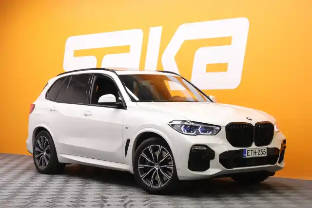 Valkoinen Maastoauto, BMW X5 – ETH-235