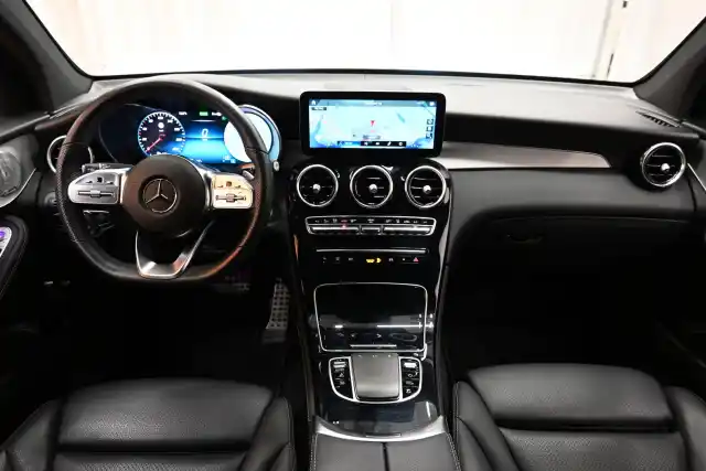 Harmaa Maastoauto, Mercedes-Benz GLC – ETL-154