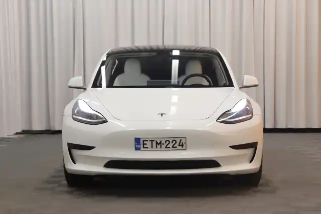 Valkoinen Sedan, Tesla Model 3 – ETM-224