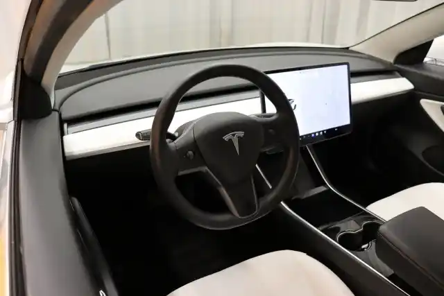 Valkoinen Sedan, Tesla Model 3 – ETM-224