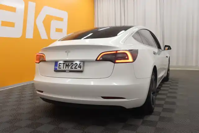 Valkoinen Sedan, Tesla Model 3 – ETM-224