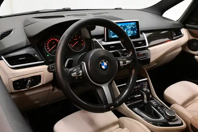 Musta Tila-auto, BMW 220 – ETM-231