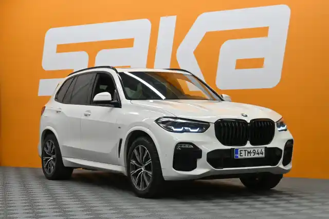 Valkoinen Maastoauto, BMW X5 – ETM-944