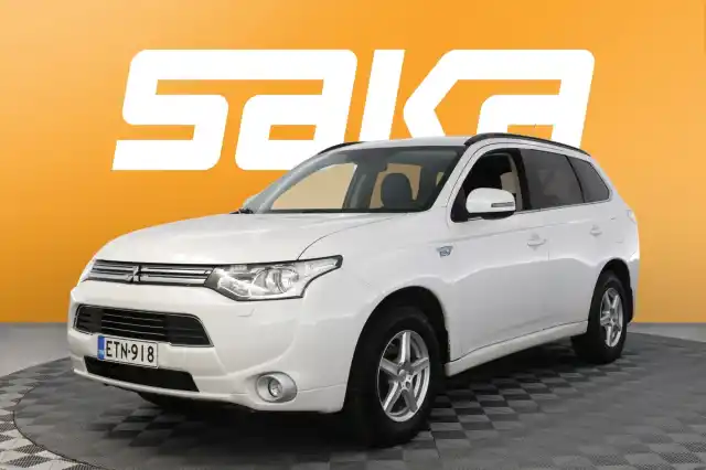 Valkoinen Maastoauto, Mitsubishi Outlander Phev – ETN-918