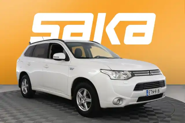 Valkoinen Maastoauto, Mitsubishi Outlander Phev – ETN-918