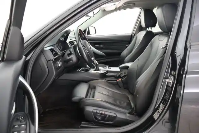 Musta Farmari, BMW 335 – ETN-941