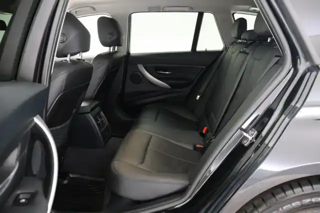 Musta Farmari, BMW 335 – ETN-941