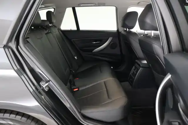 Musta Farmari, BMW 335 – ETN-941