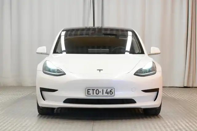 Valkoinen Sedan, Tesla Model 3 – ETO-146
