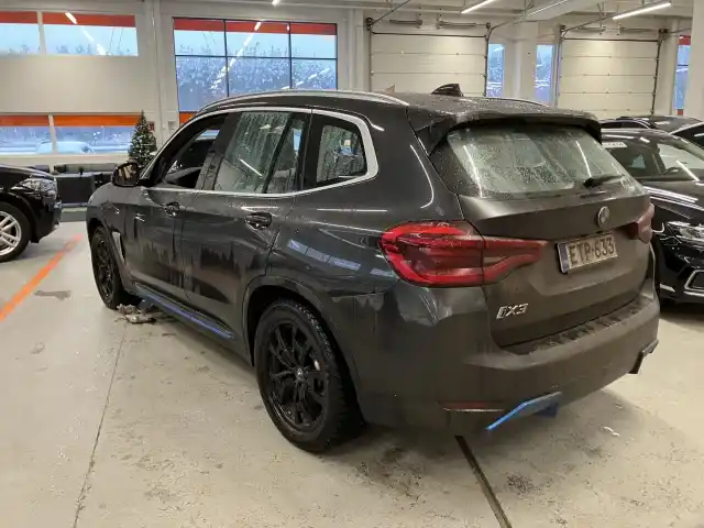 Harmaa Maastoauto, BMW iX3 – ETP-633