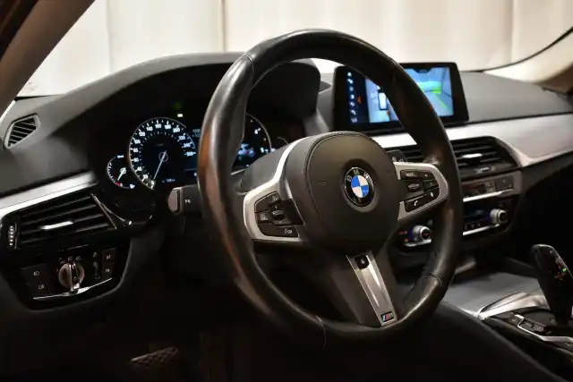 Musta Farmari, BMW 520 – ETR-576