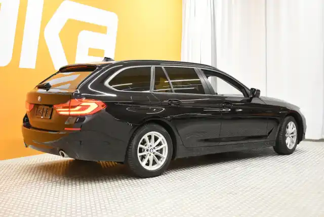 Musta Farmari, BMW 520 – ETR-576