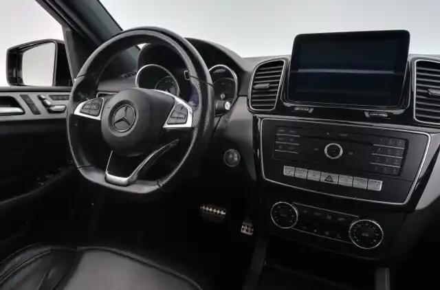 Musta Maastoauto, Mercedes-Benz GLE – ETS-520