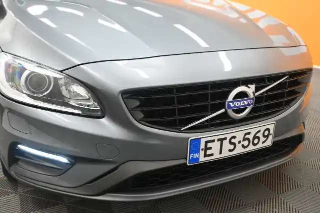 Harmaa Sedan, Volvo S60 – ETS-569