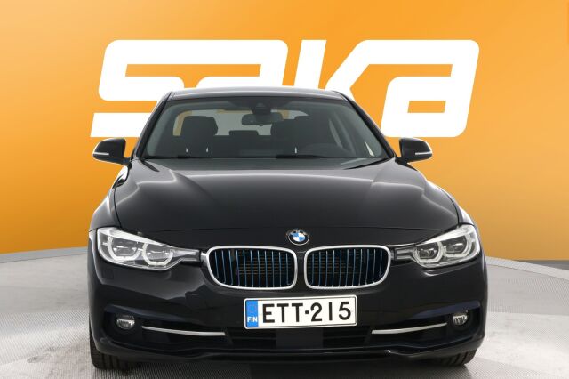 Musta Sedan, BMW 330 – ETT-215