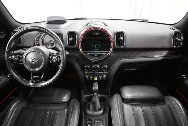 Musta Maastoauto, Mini Countryman – ETT-948