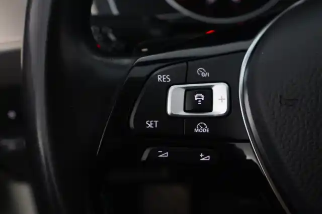 Valkoinen Farmari, Volkswagen Passat – ETT-956