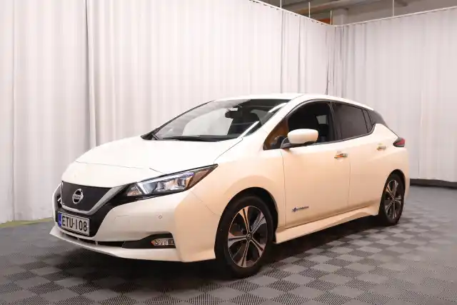 Valkoinen Viistoperä, Nissan Leaf – ETU-108