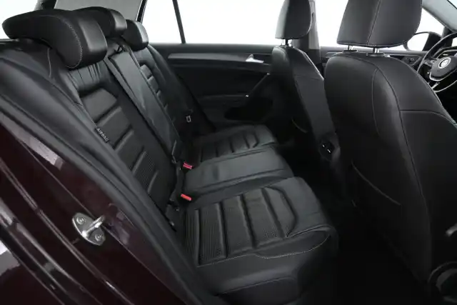 Punainen Viistoperä, Volkswagen Golf – ETU-151