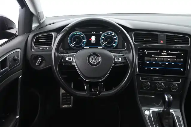 Punainen Viistoperä, Volkswagen Golf – ETU-151