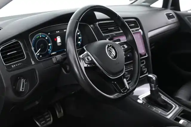 Punainen Viistoperä, Volkswagen Golf – ETU-151