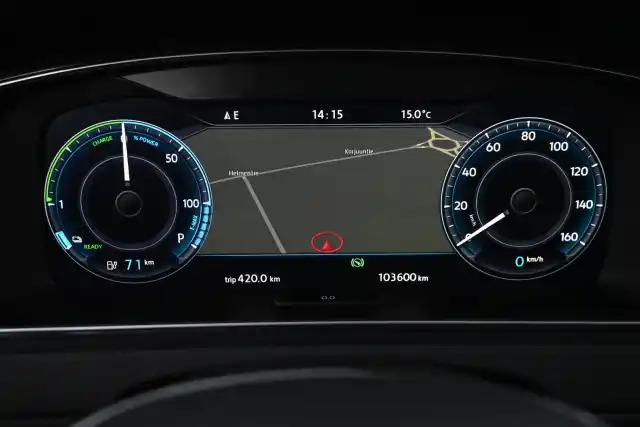 Punainen Viistoperä, Volkswagen Golf – ETU-151