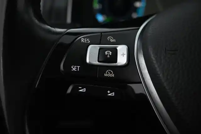 Punainen Viistoperä, Volkswagen Golf – ETU-151