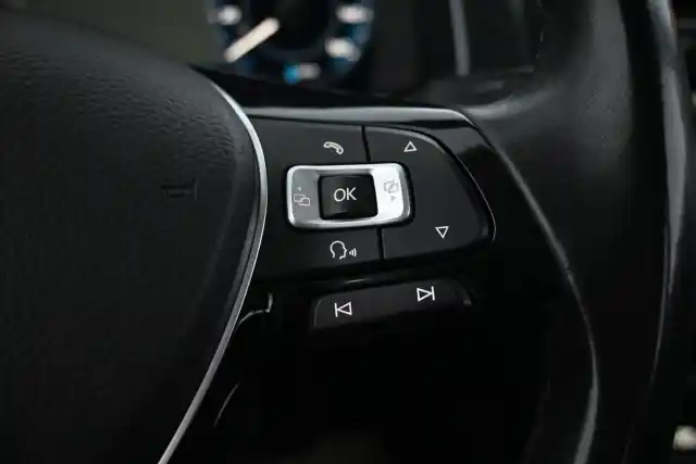 Punainen Viistoperä, Volkswagen Golf – ETU-151