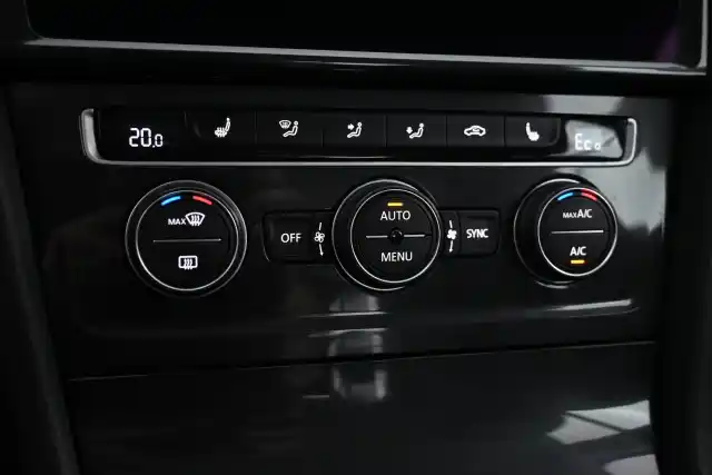Punainen Viistoperä, Volkswagen Golf – ETU-151