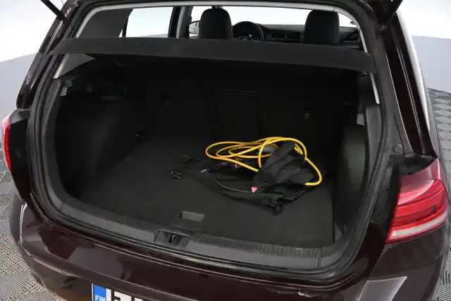 Punainen Viistoperä, Volkswagen Golf – ETU-151