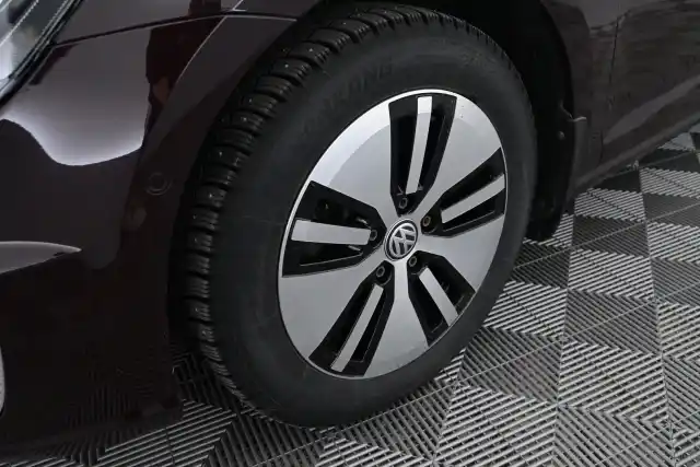 Punainen Viistoperä, Volkswagen Golf – ETU-151