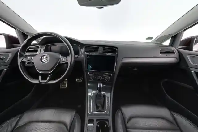 Punainen Viistoperä, Volkswagen Golf – ETU-151