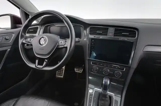 Punainen Viistoperä, Volkswagen Golf – ETU-151