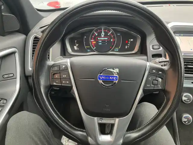 Musta Maastoauto, Volvo XC60 – ETU-483