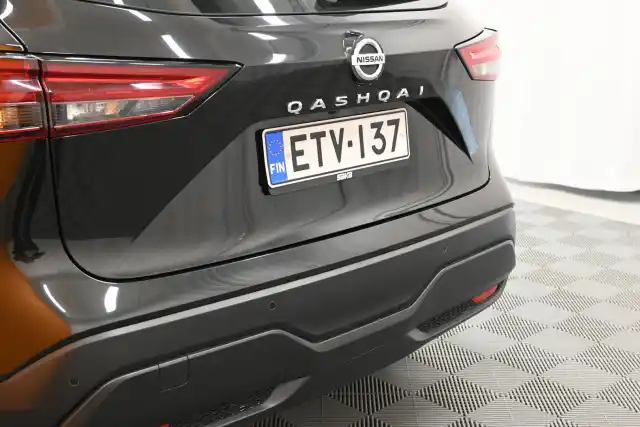 Musta Maastoauto, Nissan Qashqai – ETV-137