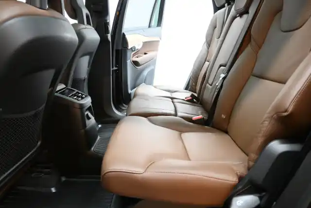 Ruskea Maastoauto, Volvo XC90 – ETX-692