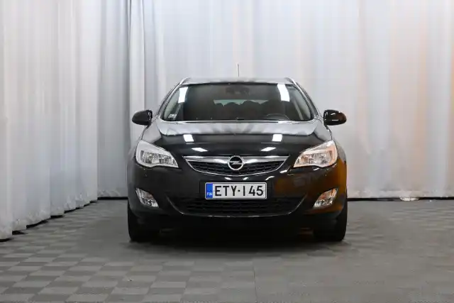 Musta Farmari, Opel Astra – ETY-145