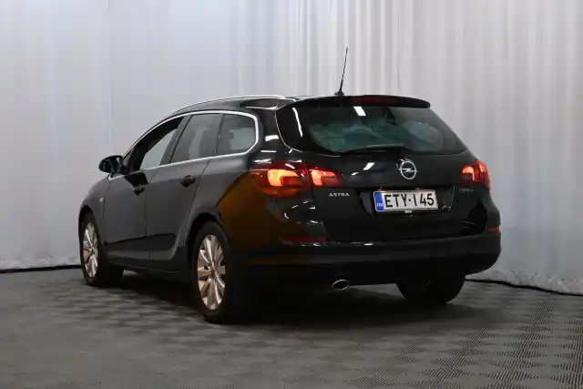 Musta Farmari, Opel Astra – ETY-145