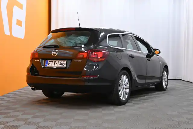 Musta Farmari, Opel Astra – ETY-145