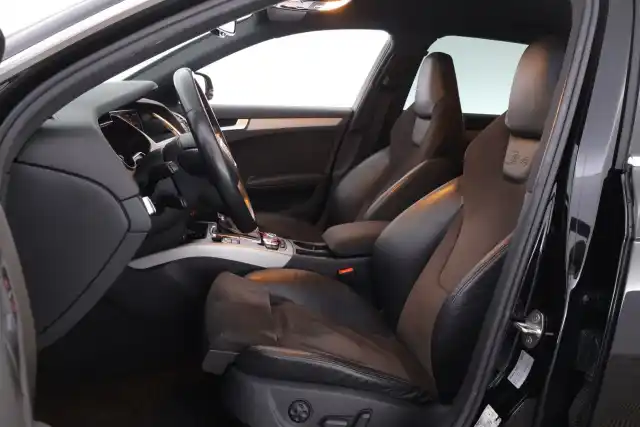 Musta Farmari, Audi A4 – EUA-187