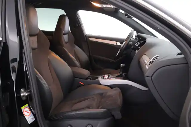 Musta Farmari, Audi A4 – EUA-187
