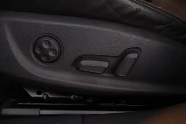 Musta Farmari, Audi A4 – EUA-187