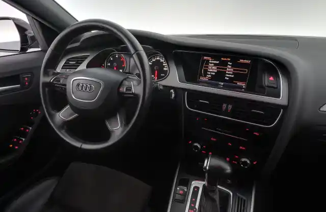 Musta Farmari, Audi A4 – EUA-187