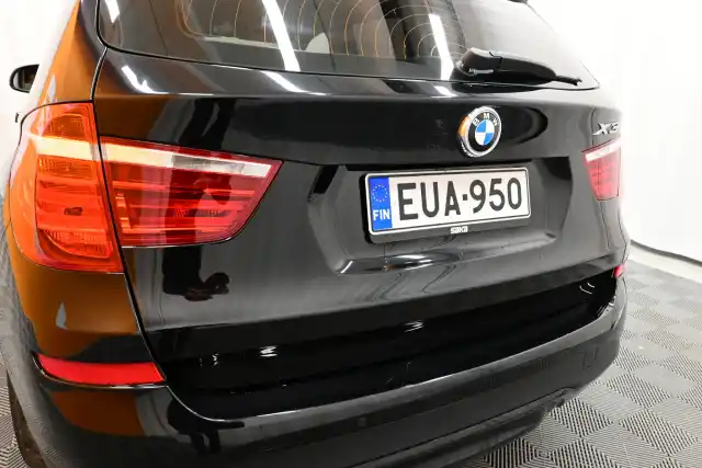 Musta Maastoauto, BMW X3 – EUA-950